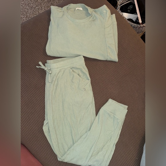 Women’s Tommy John ribbed sweat set - Picture 4 of 7